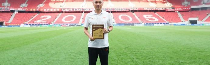 里程碑，裁判员王竞完成个人第100场中超联赛执法